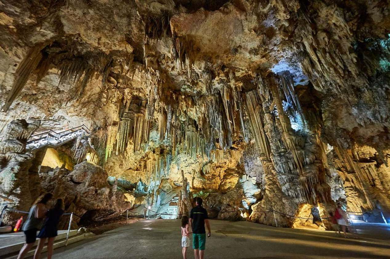 Пещеры Куэва де Нерха, 1