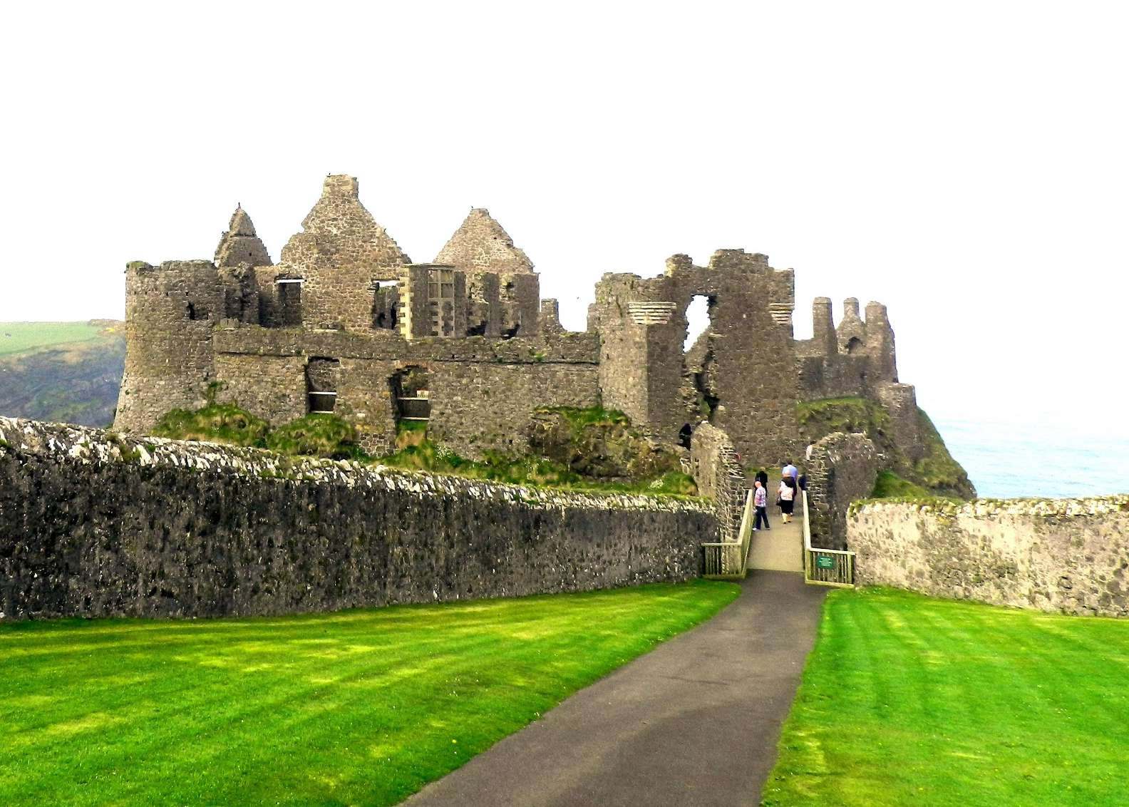 Замок Данлуз, Северная Ирландия