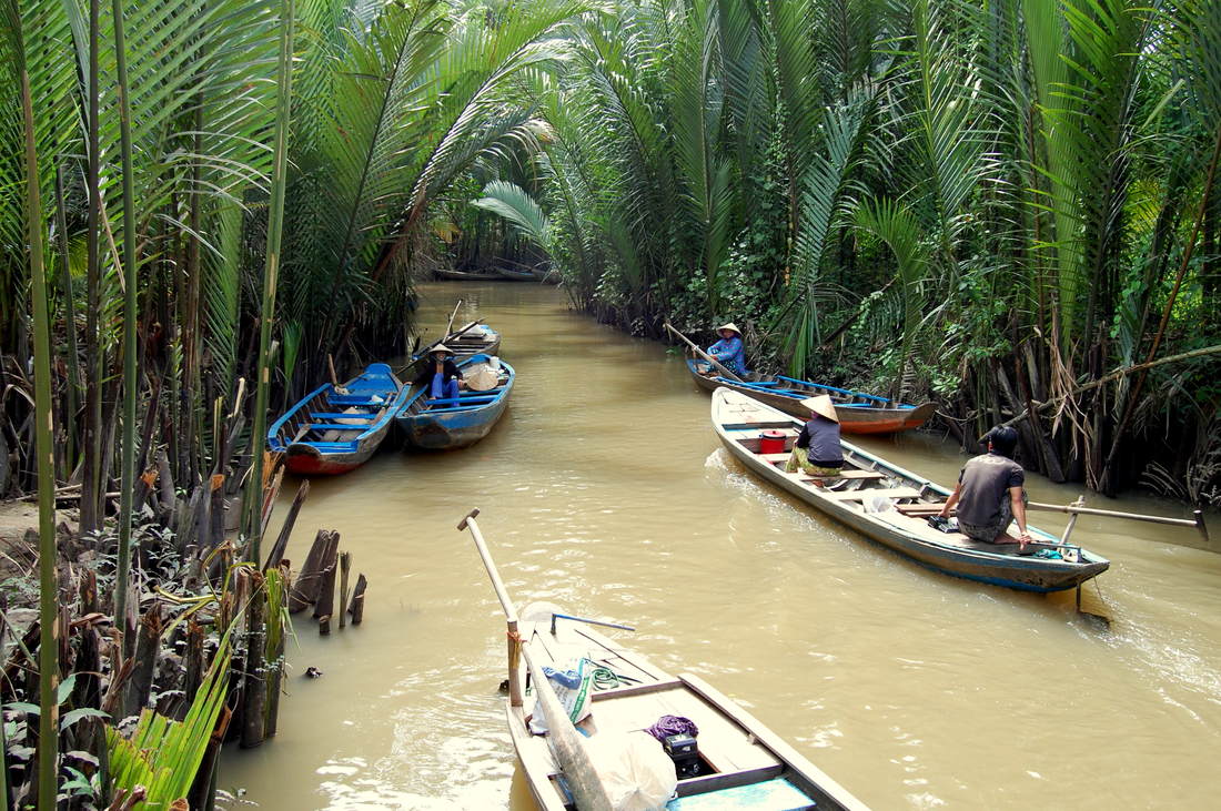 Лодки на реке Меконг во Вьетнаме