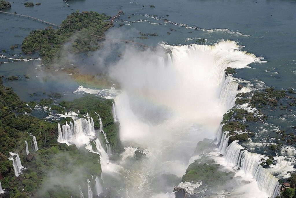 Водопады Игуасу с высоты птичьего полета