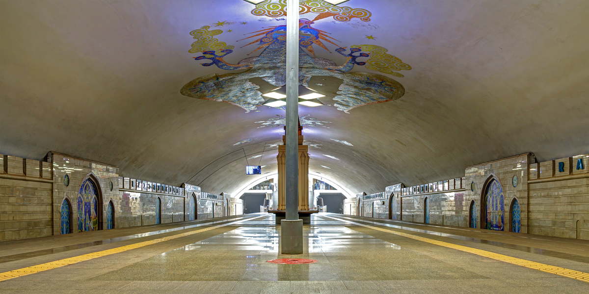 Станция метро Кремлевская в Казани