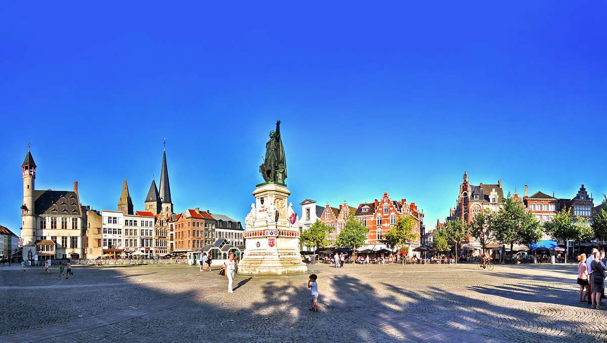 Площадь пятничного рынка в Генте с памятником, Бельгия