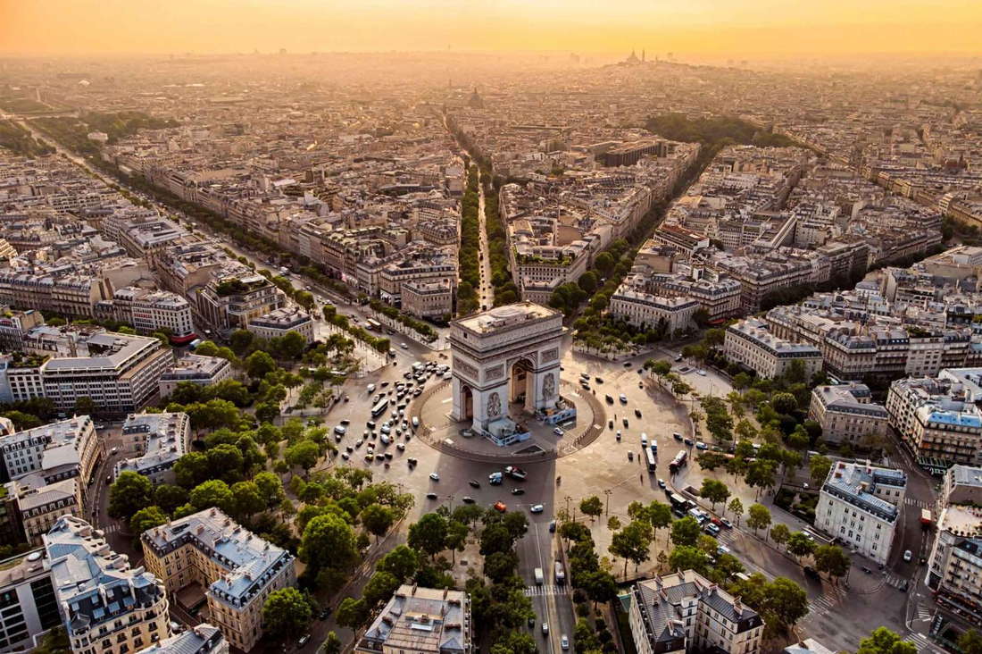Площадь Шарля де Голля с высоты в Париже