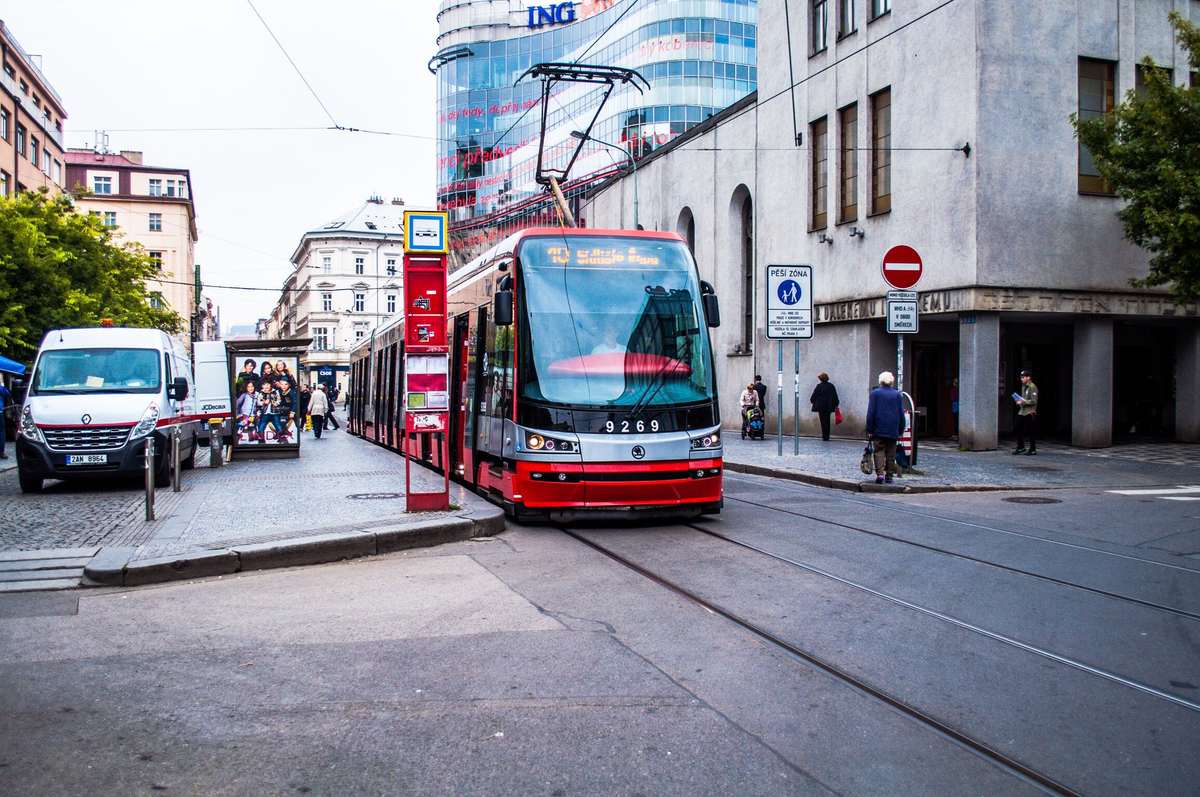 Общественный транспорт в Праге