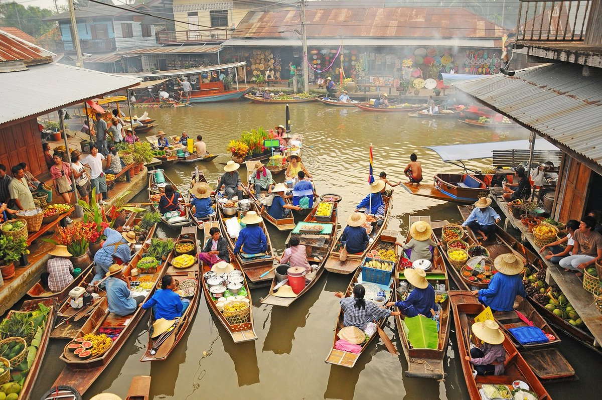 Плавучий рынок Сонгкрам Самут в Таиланде