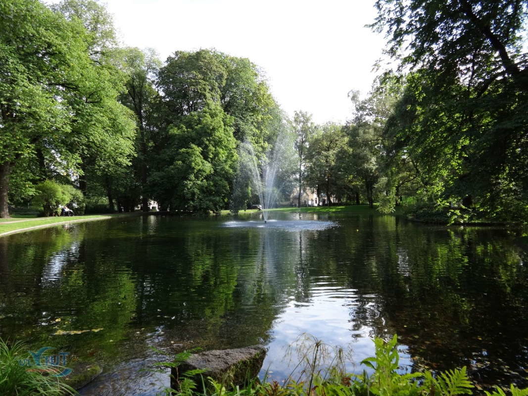 Парк возле королевского дворца в Осло, 1