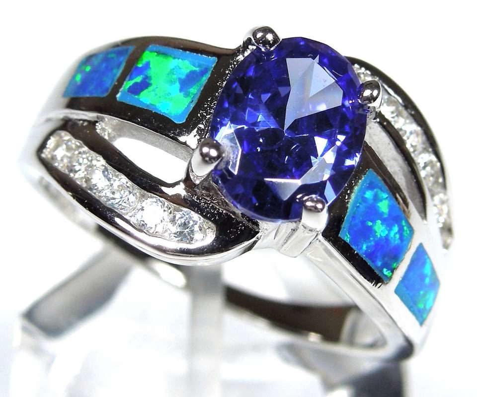 Кольцо с танзанитом (голубой алмаз)
