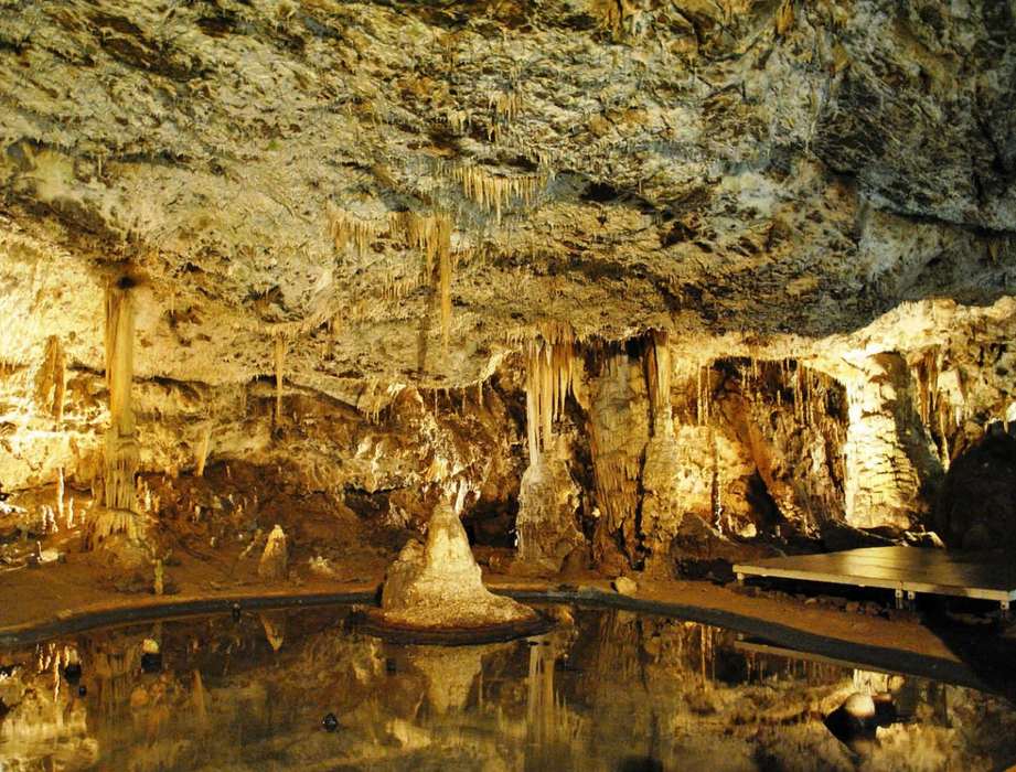 Подземные пещеры Моравский Крас