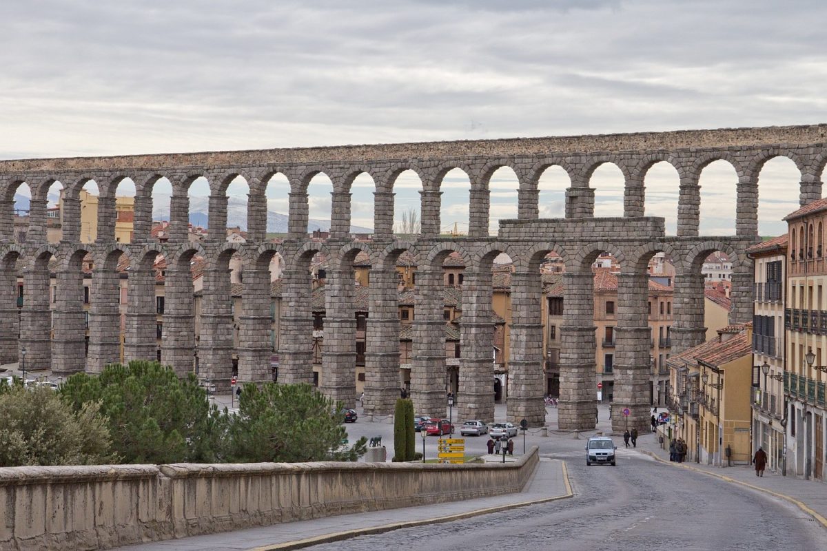 Римский акведук Сеговия Испания