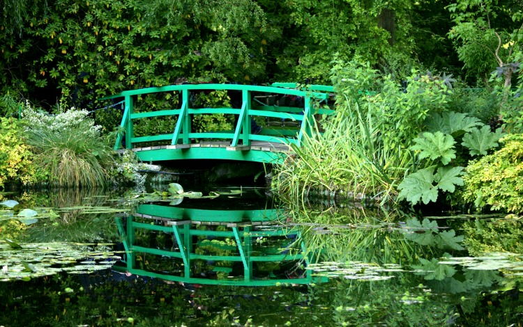 Японский мостик в саду Живерни