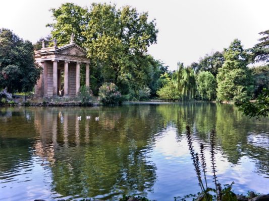 Парк и озеро в Вилла Боргезе (Рим, Италия)