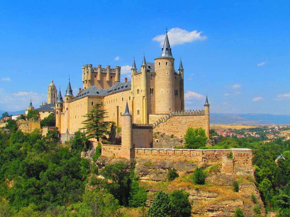 замок алькасар в сеговии испания