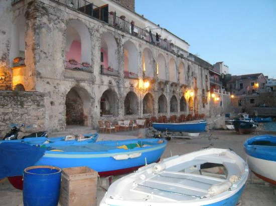 Старый порт в Италии Монополи Апулия