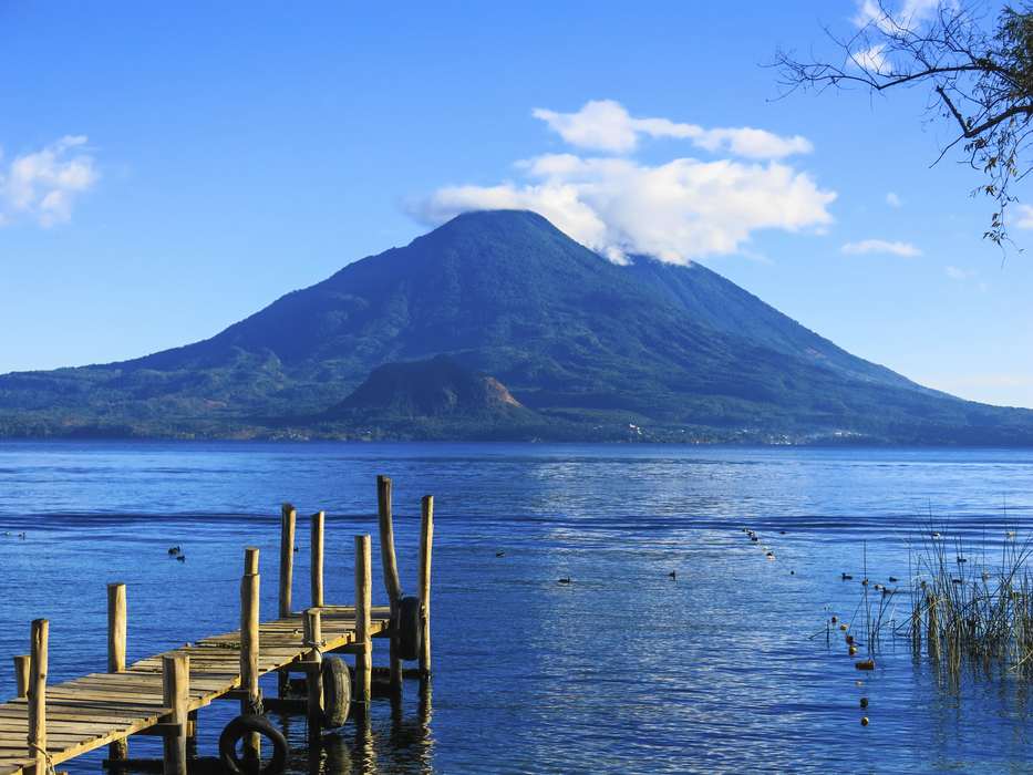 Озеро Атитлан Гватемала