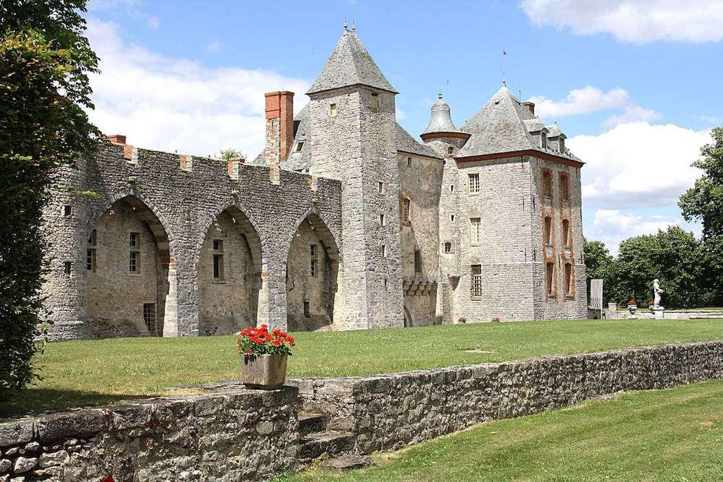Замок Шато де Фарчевилль Бувиль Франция