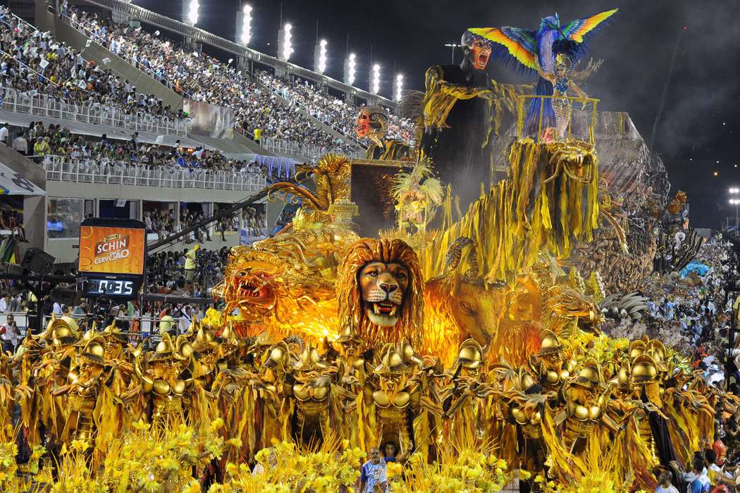 Бразильский карнавал шествие в Рио де Жанейро
