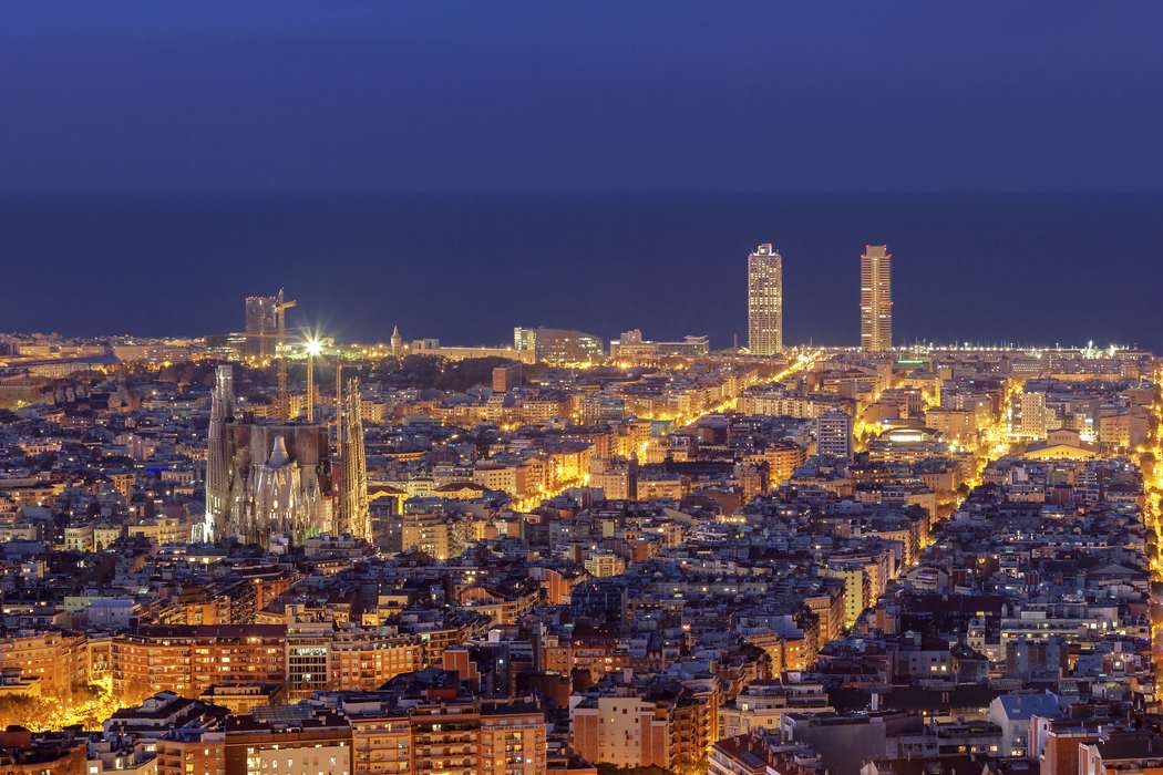 Ночная Барселона панорама