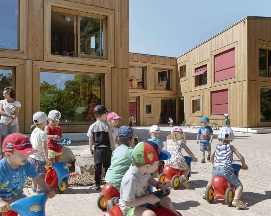 Современный детский сад в Швейцарии снаружи