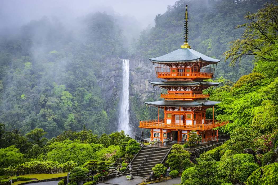 Водопад Начи пагода Япония