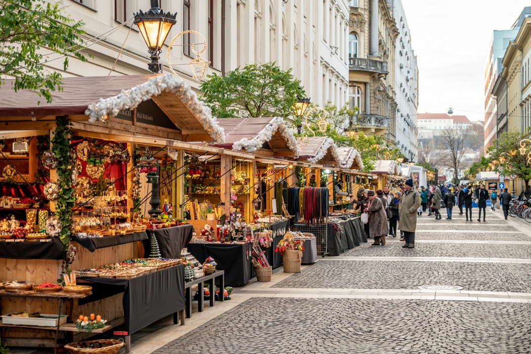 Будапешт Венгрия рождественские ярмарки рынок на площади вёрёшмарти