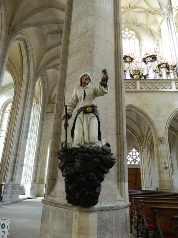 Скульптура рудокопа Собор Святой Варвары