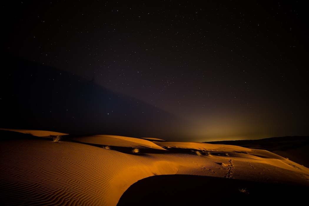 ночь под звездами в пустыне Аль-Руб Аль-Хали