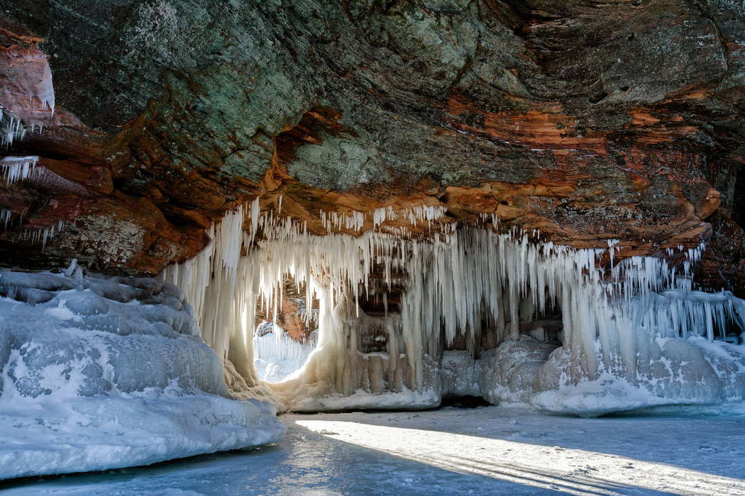 ледяная пещера в висконсине