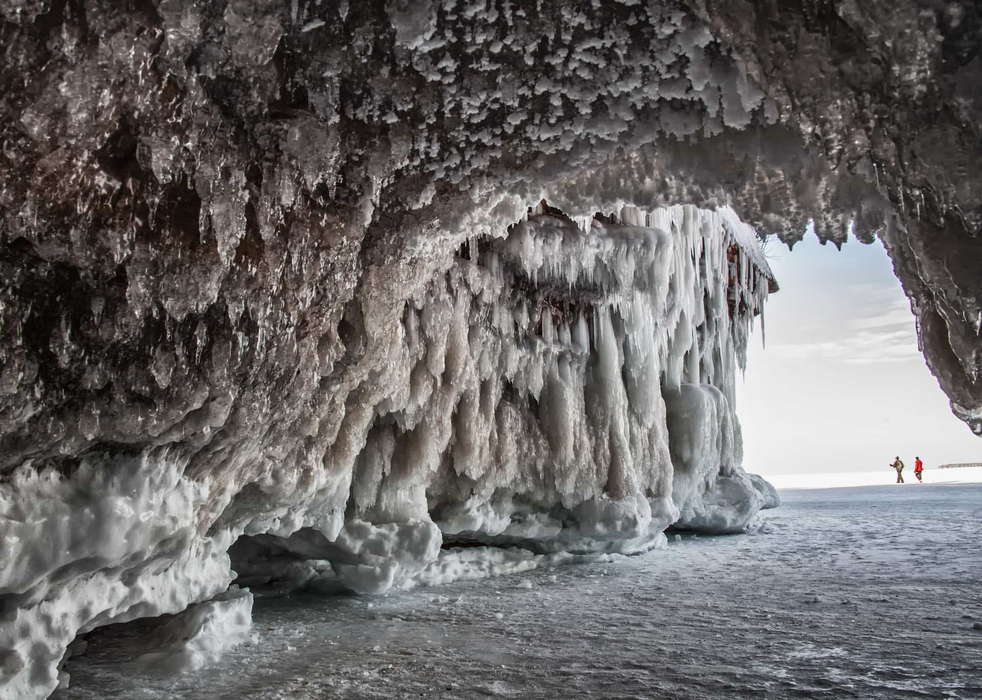 Национальный парк апостольских островов Висконсин зима ледяная пещера