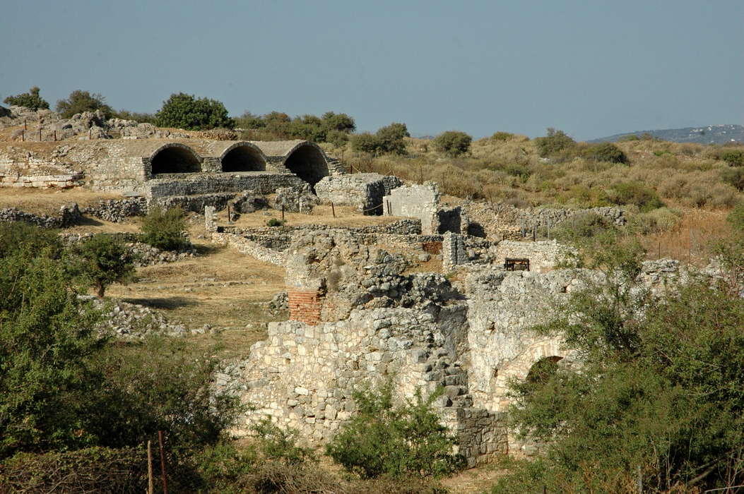 Раскопки в Аптере древняя крепость крит