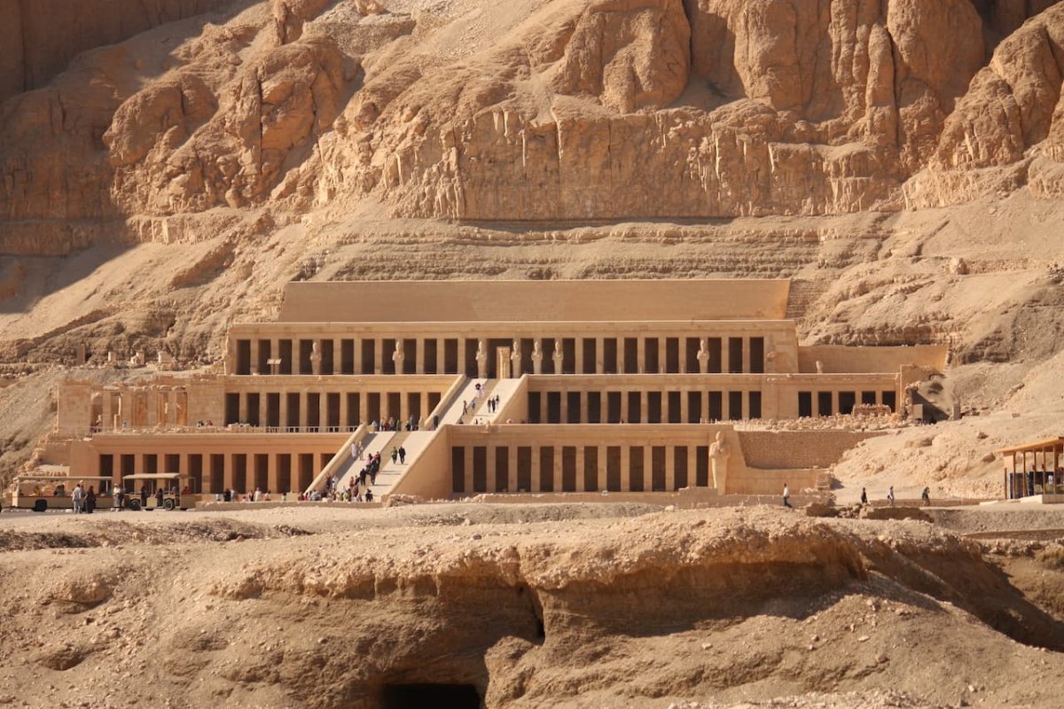 храм царицы хатшепсут в дейр-эль-бахри Долина царей
