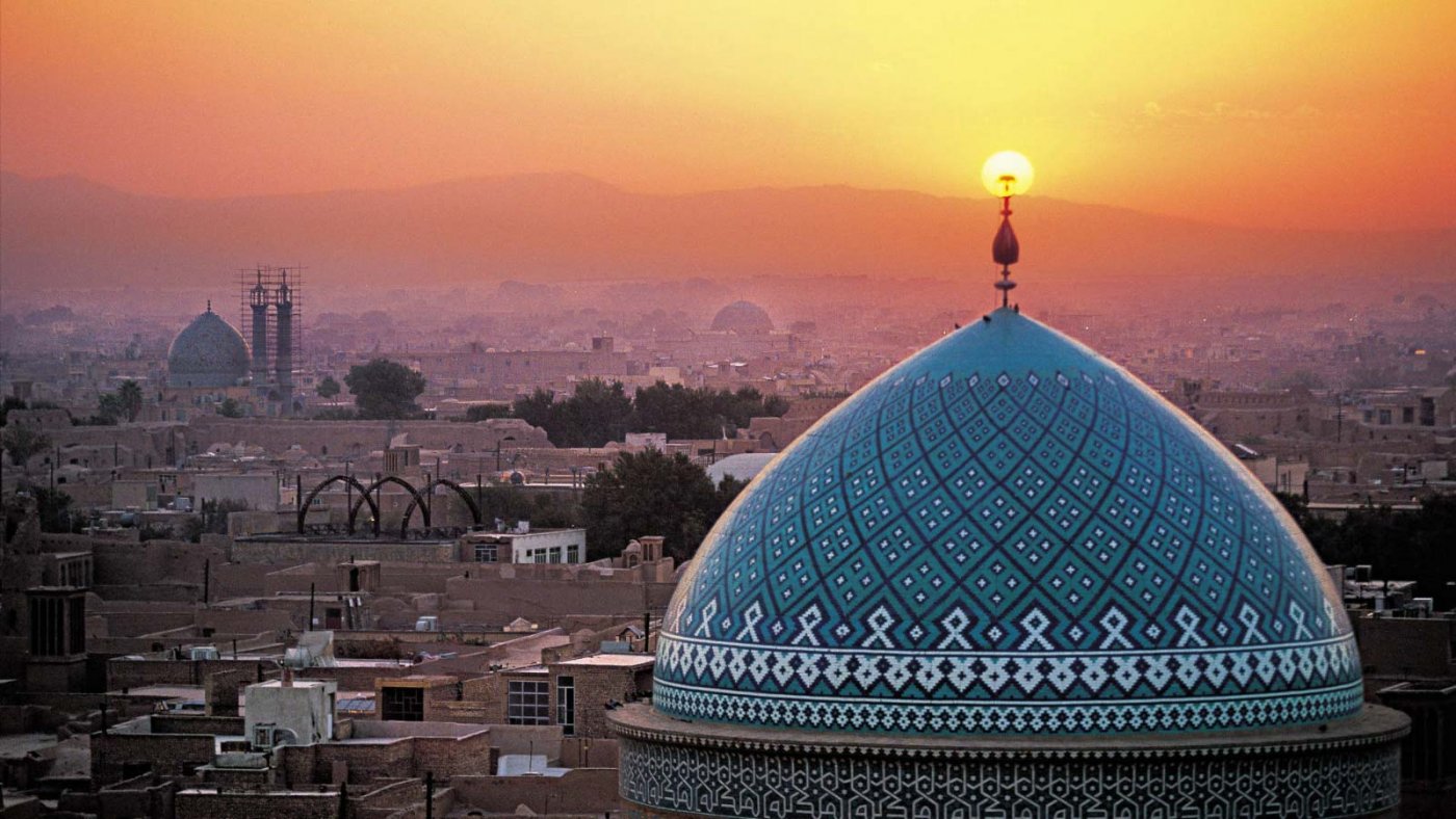 Купол мечети Ирана на закате