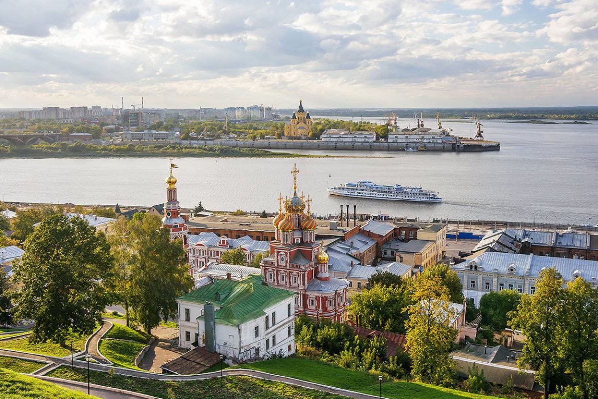Вид на Стрелку в Нижнем Новгороде