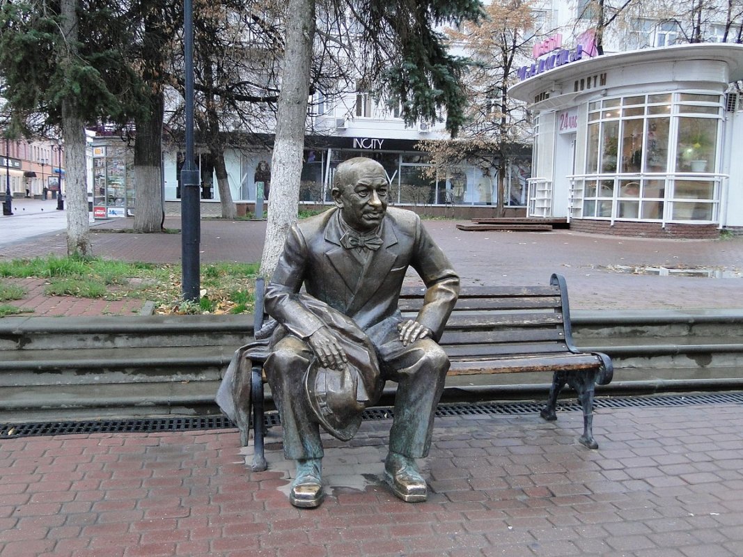 Скульптура Евгения Евстигнеева в Нижнем Новгороде