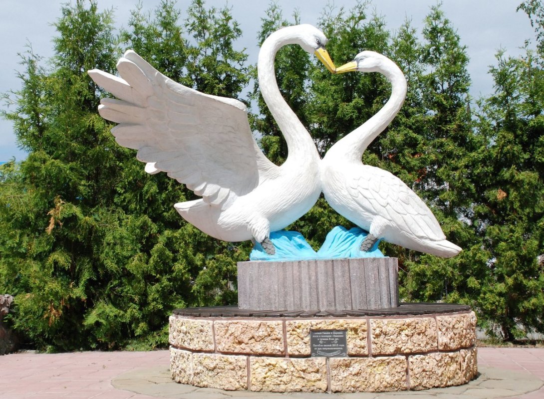 памятник лебедям в нижнем новгороде в лимпопо