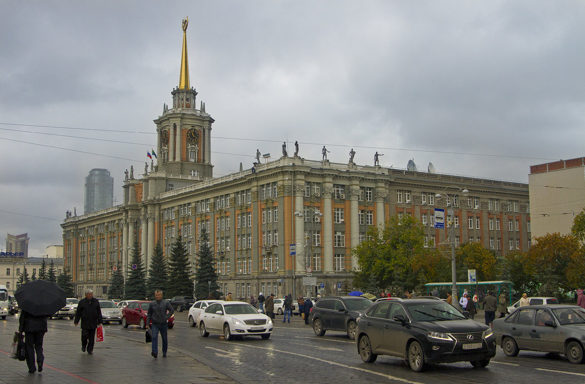 На площади 1905 года в Екатеринбурге