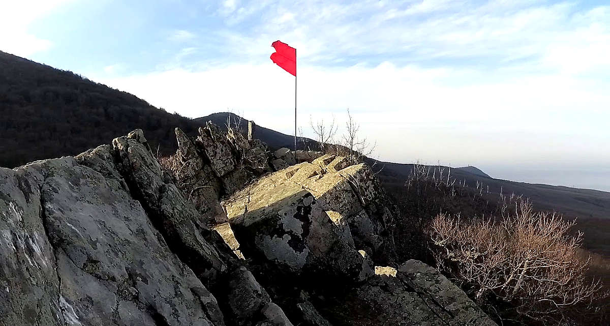 скала Ай-Йори красный флаг Крым фото