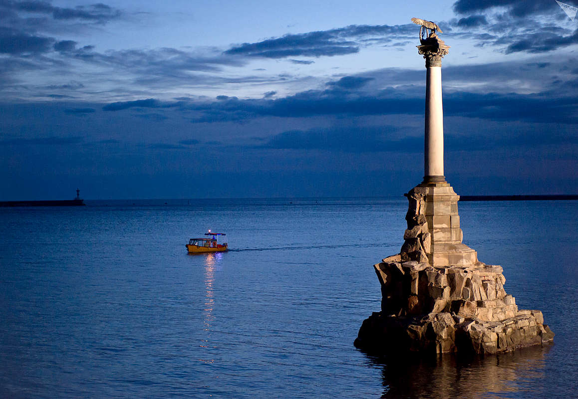 памятник затопленным кораблям Севастополь