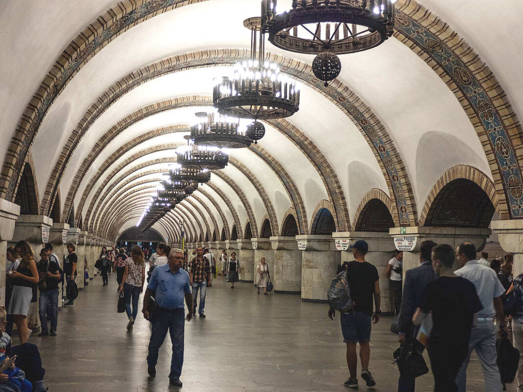 Станция метро Арсенальная, Киев