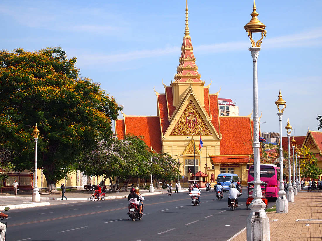 Пномпень. Камбоджа Пномпень. Камбоджи столица Пномпень достопримечательности. Пномпень центр города. Камбоджа пойтахти.