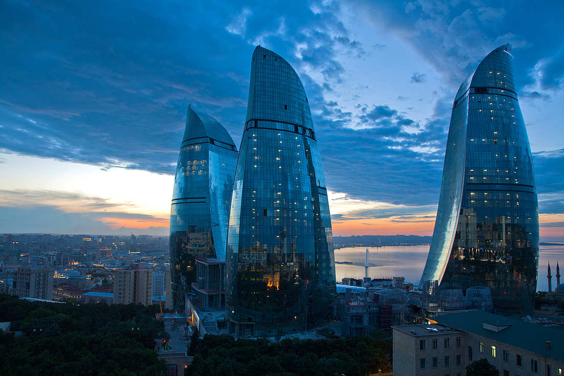 Пламенные башни в Баку Азербайджан