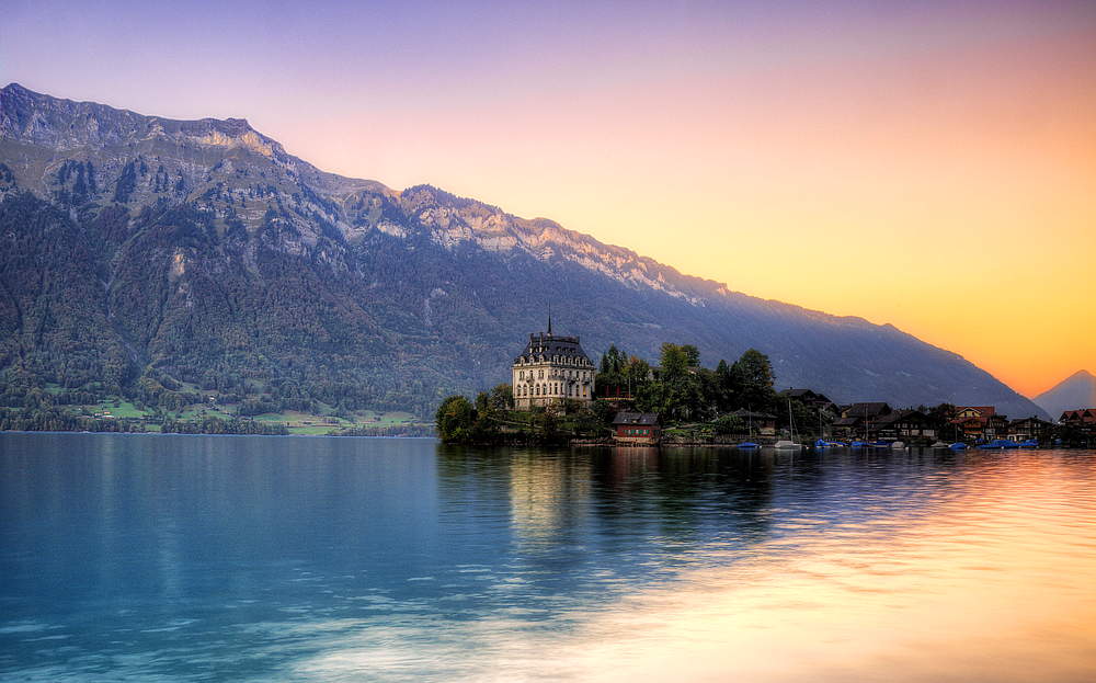 Бриенцское Озеро в Швейцарии закат