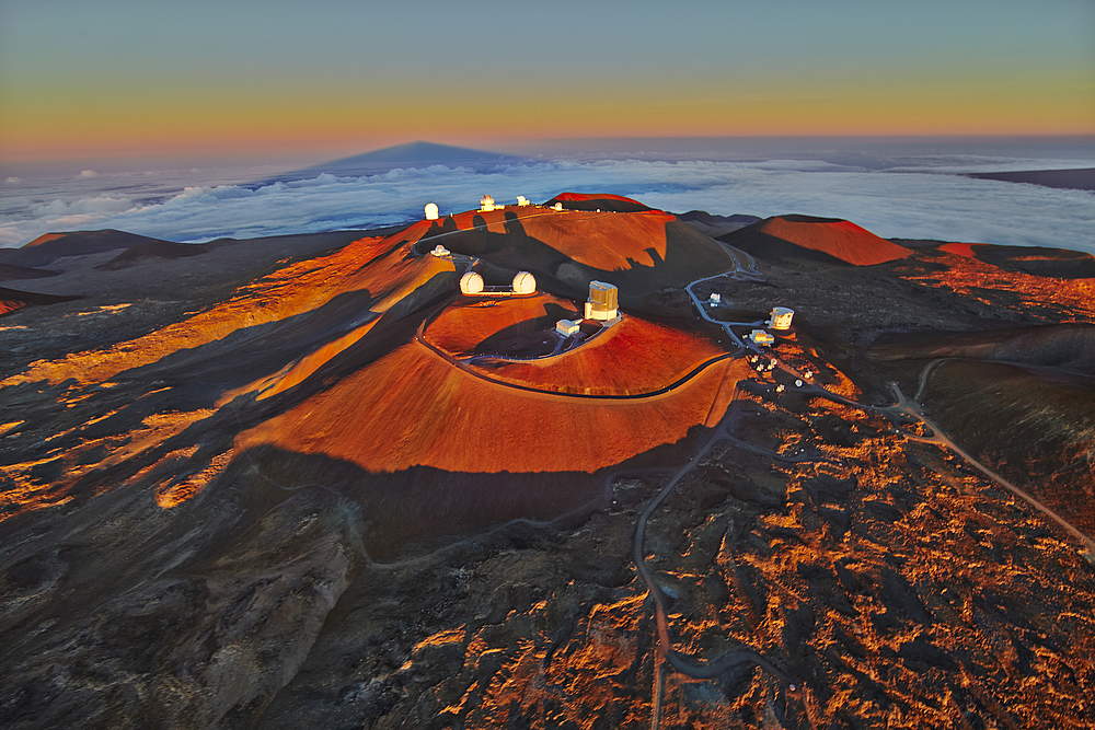 Гора Мауна Кеа вид с высоты на закате