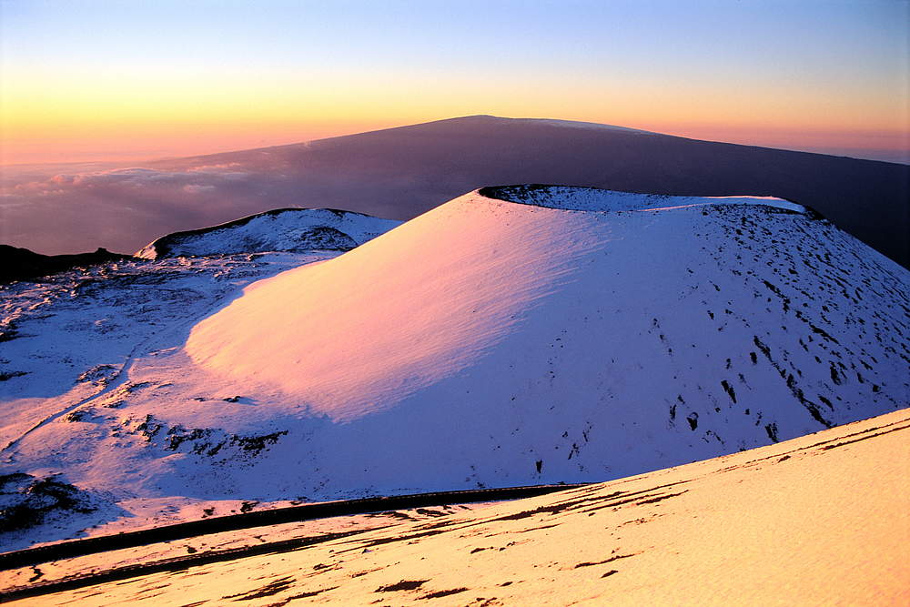 Вулкан Мауна Кеа Гавайи закат снег на вершине