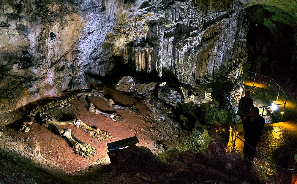 скелеты в пещере Эмине-Баир-Хосар