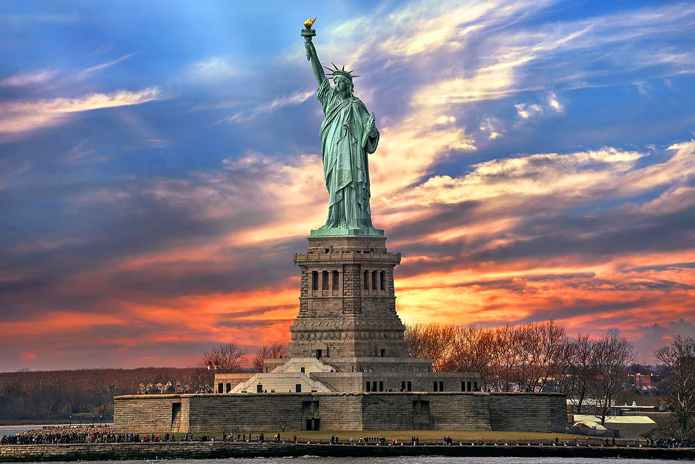 Статуя свободы на закате